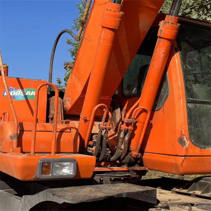 낮은 가격 22톤 사용 된 한국 바퀴 발굴기 Doosan DX 210W-7 더 짧은 작업 시간