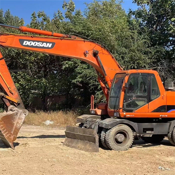 낮은 가격 22톤 사용 된 한국 바퀴 발굴기 Doosan DX 210W-7 더 짧은 작업 시간