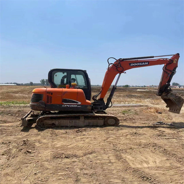 5.5 톤 준비 된 사용 된 작업용 발굴기 및 경험이있는 한국 수입 Doosan DX 55