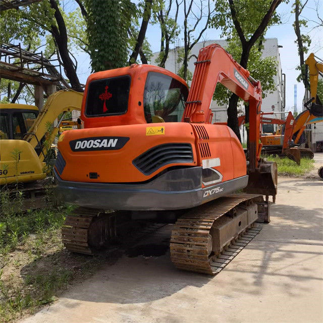8 톤 준비 된 사용 된 작업용 발굴기 및 경험이있는 사용 된 한국 수입 Doosan DX 75