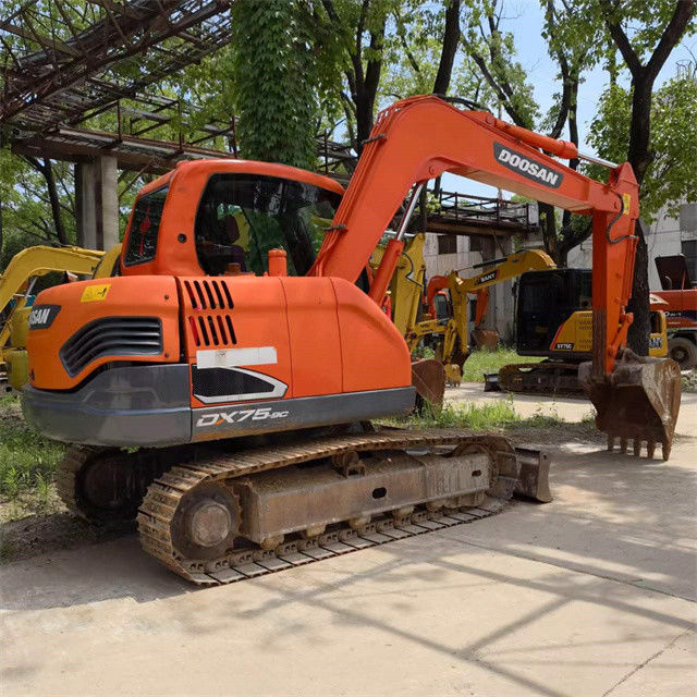 8 톤 준비 된 사용 된 작업용 발굴기 및 경험이있는 사용 된 한국 수입 Doosan DX 75
