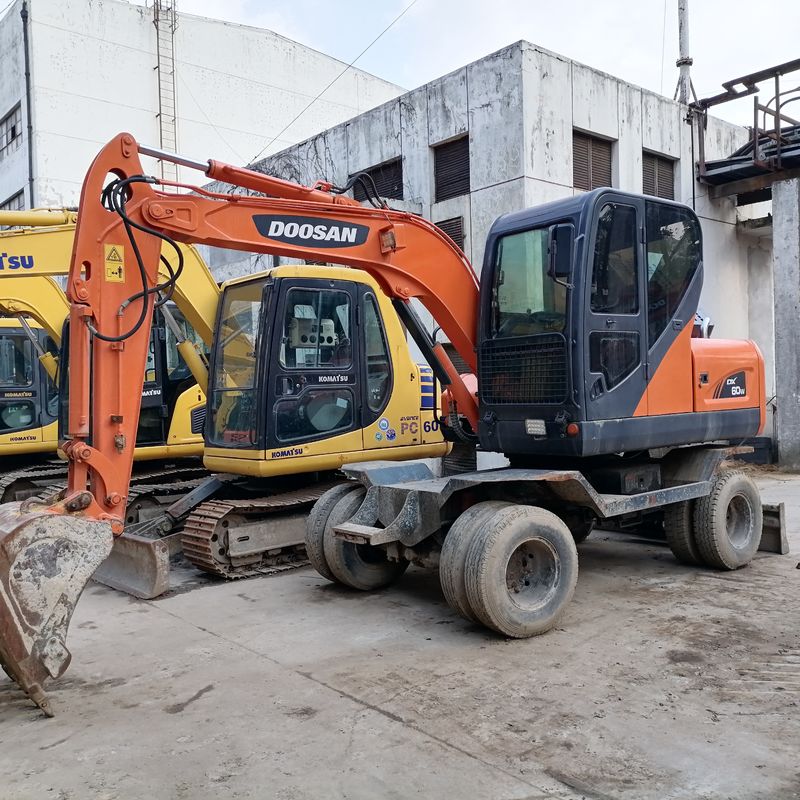 5 톤 한국 수입 90% 새로운 Doosan DX 60W 고품질과 최고의 성능을 가진 사용 된 바퀴 발굴기 판매