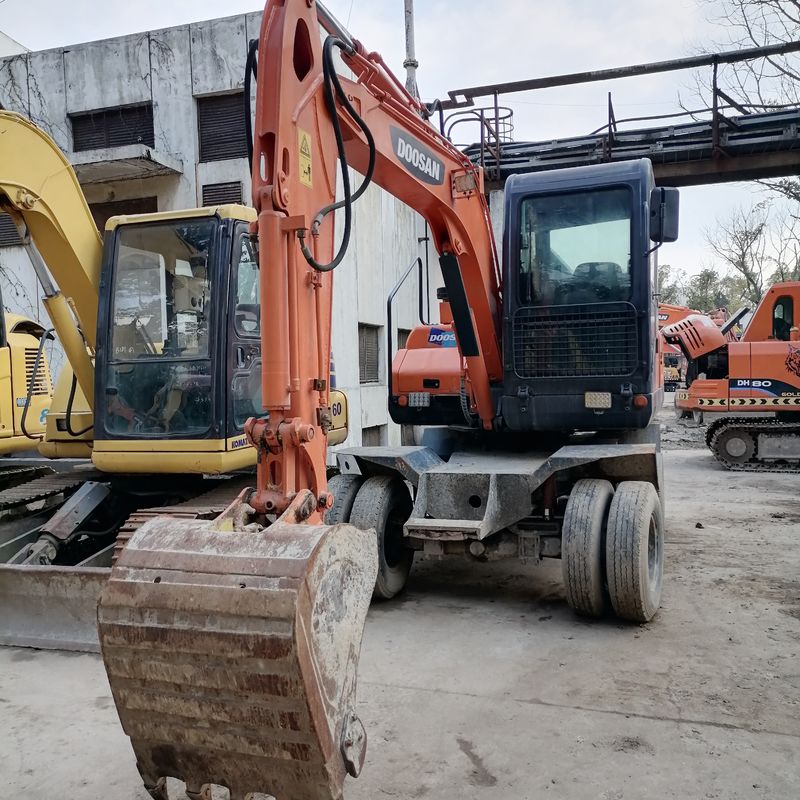 5 톤 한국 수입 90% 새로운 Doosan DX 60W 고품질과 최고의 성능을 가진 사용 된 바퀴 발굴기 판매