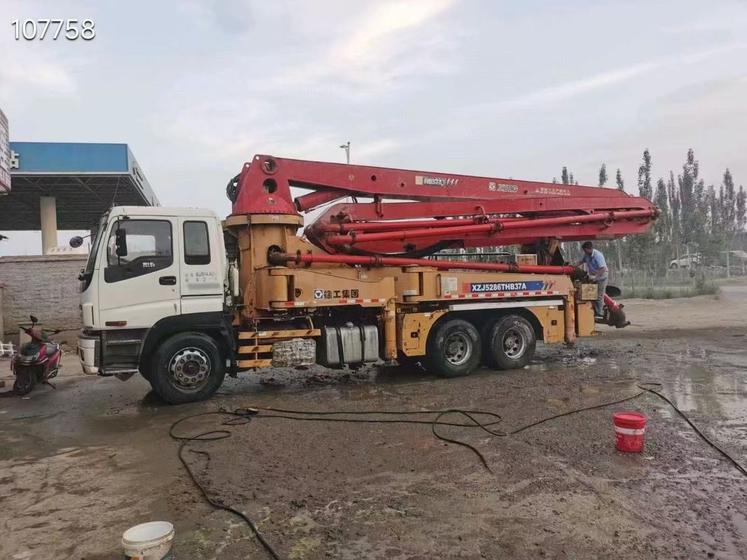 6×4 또는 8×4 드라이브 작업에 준비 XCMG. HB37A 콘크리트 배달 및 투여를위한 37m 콘크리트 펌프 트럭