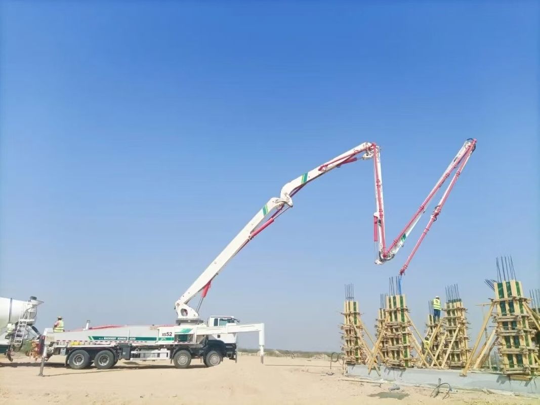 6×4 또는 8×4 드라이브 작업에 준비 XCMG. HB37A 콘크리트 배달 및 투여를위한 37m 콘크리트 펌프 트럭