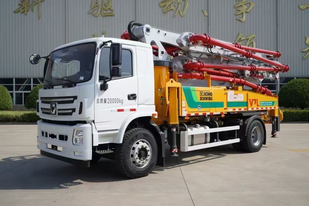 6×4 또는 8×4 드라이브 작업에 준비 XCMG. HB37A 콘크리트 배달 및 투여를위한 37m 콘크리트 펌프 트럭