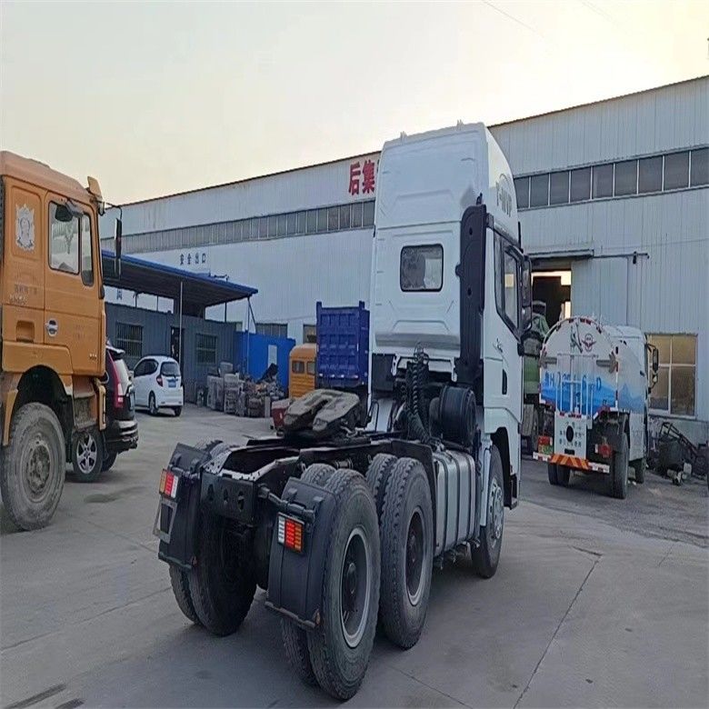 정규 운전석과 수동 변속기와 함께 중고 Shacman 6 X 4 ADE X3000