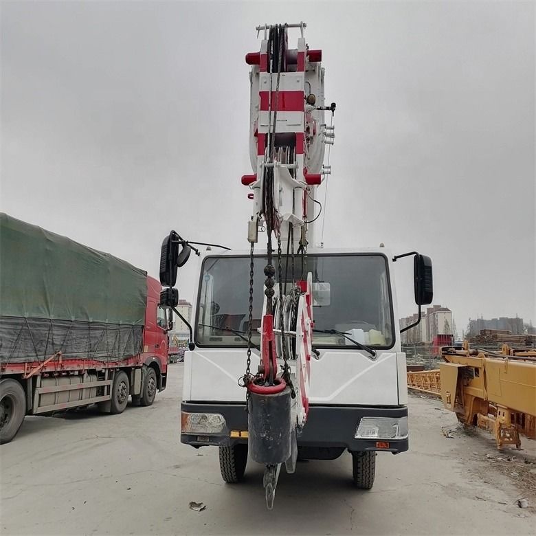 사용 된 Zoomlion QY25V 20톤 바퀴 이동 트럭 크레인 3000-4000 작업 시간