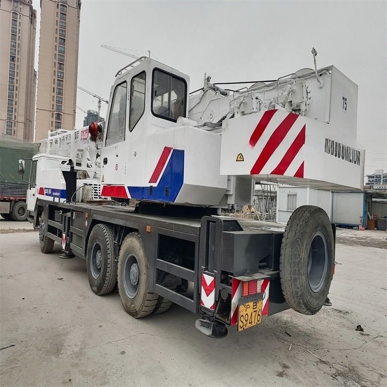 사용 된 Zoomlion QY25V 20톤 바퀴 이동 트럭 크레인 3000-4000 작업 시간