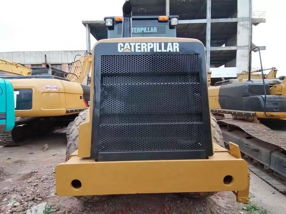 좋은 상태 CAT CS-583D 진동 단일 드럼 도로 롤러 오리지널 예비 부품