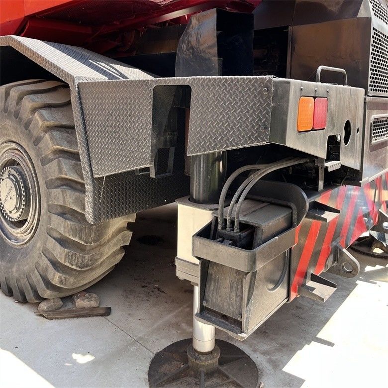 139.8kw 총력 타다노 TR-500EX 50톤 용량 250L 연료 용량으로 사용 크레인