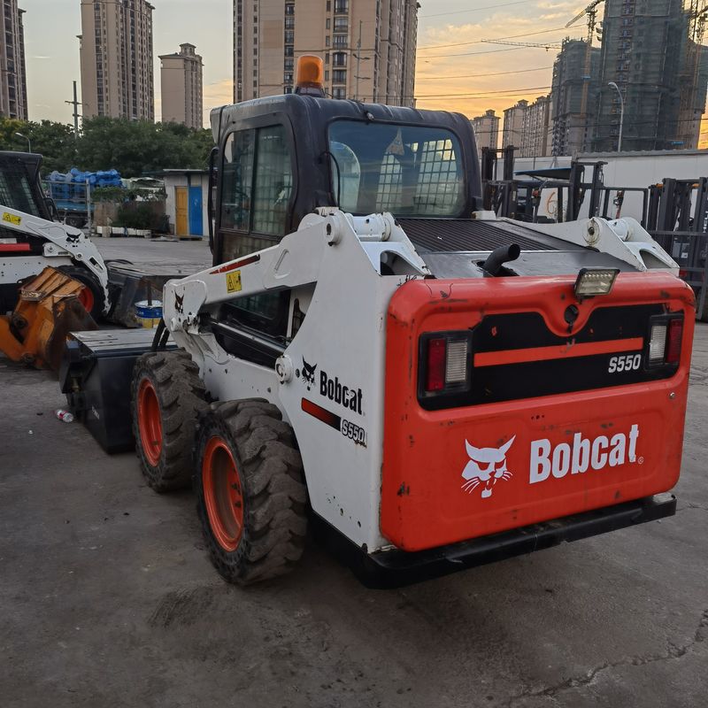 이동형 휠 스키드 스티어 로더 BOCAT S550 건설 작업용 사용 된 로더 작업