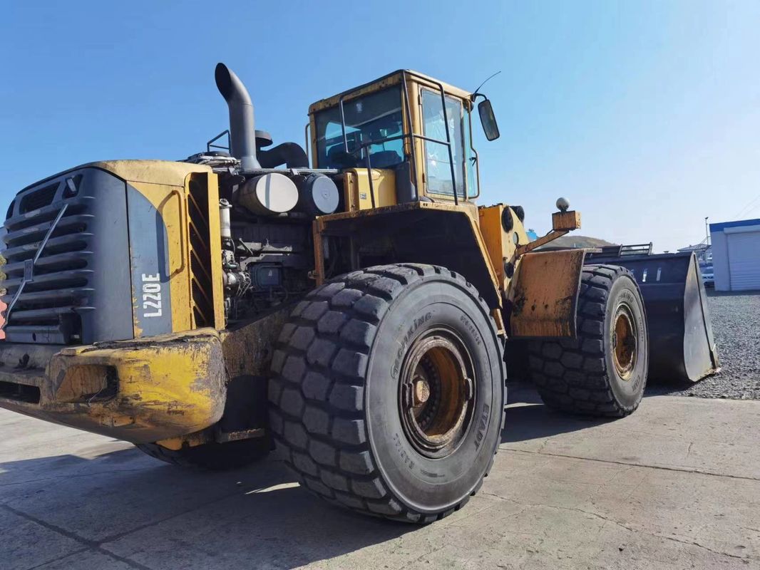 4WD 드라이브 유형 사용 된 로더 VOLVO L220E 오리지널 디자인 휠 스키드 스티어 로더 이동형