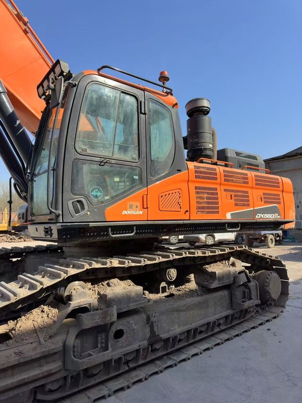 사용 된 Doosan DX560LC 크롤러 발굴기 판매 고품질 중고 건설 장비