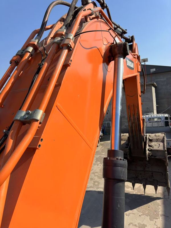 사용 된 Doosan DX560LC 크롤러 발굴기 판매 고품질 중고 건설 장비