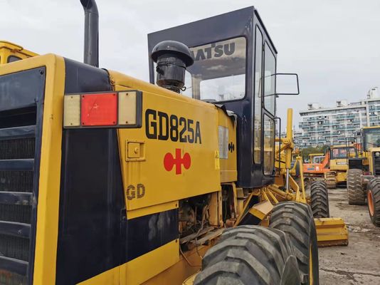 사용 된 KOMATSU GD825A 모터 등급 사용 된 건설 장비